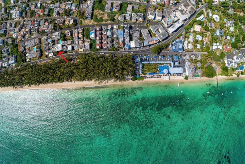 Blue Coral Beachfront Penthouse Flic en Flac Exterior foto
